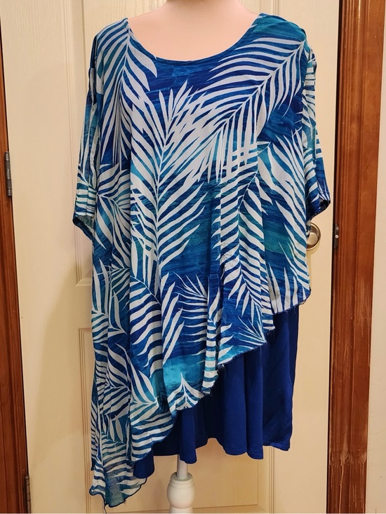 Catherines Tops - Catherines Blue & White Tropical Palm Leaf Tunic 2X 22/24W Asymmetrical